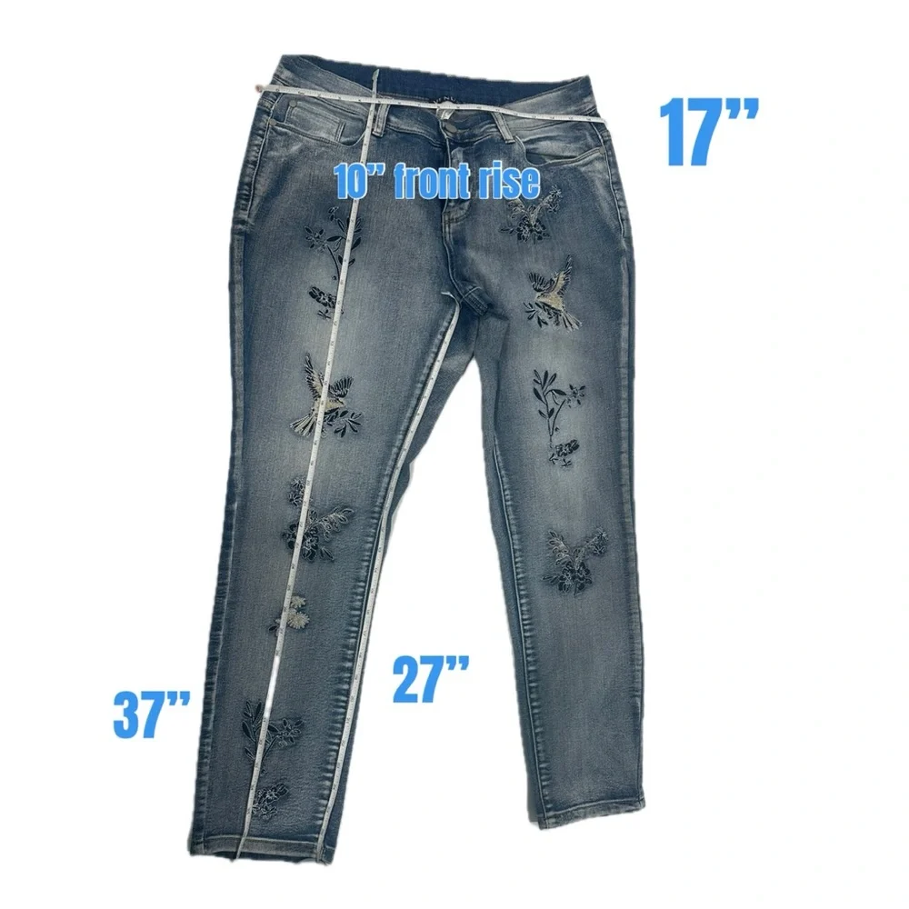 VENUS Light Blue Embroidered Jeans - Picture 5 of 5